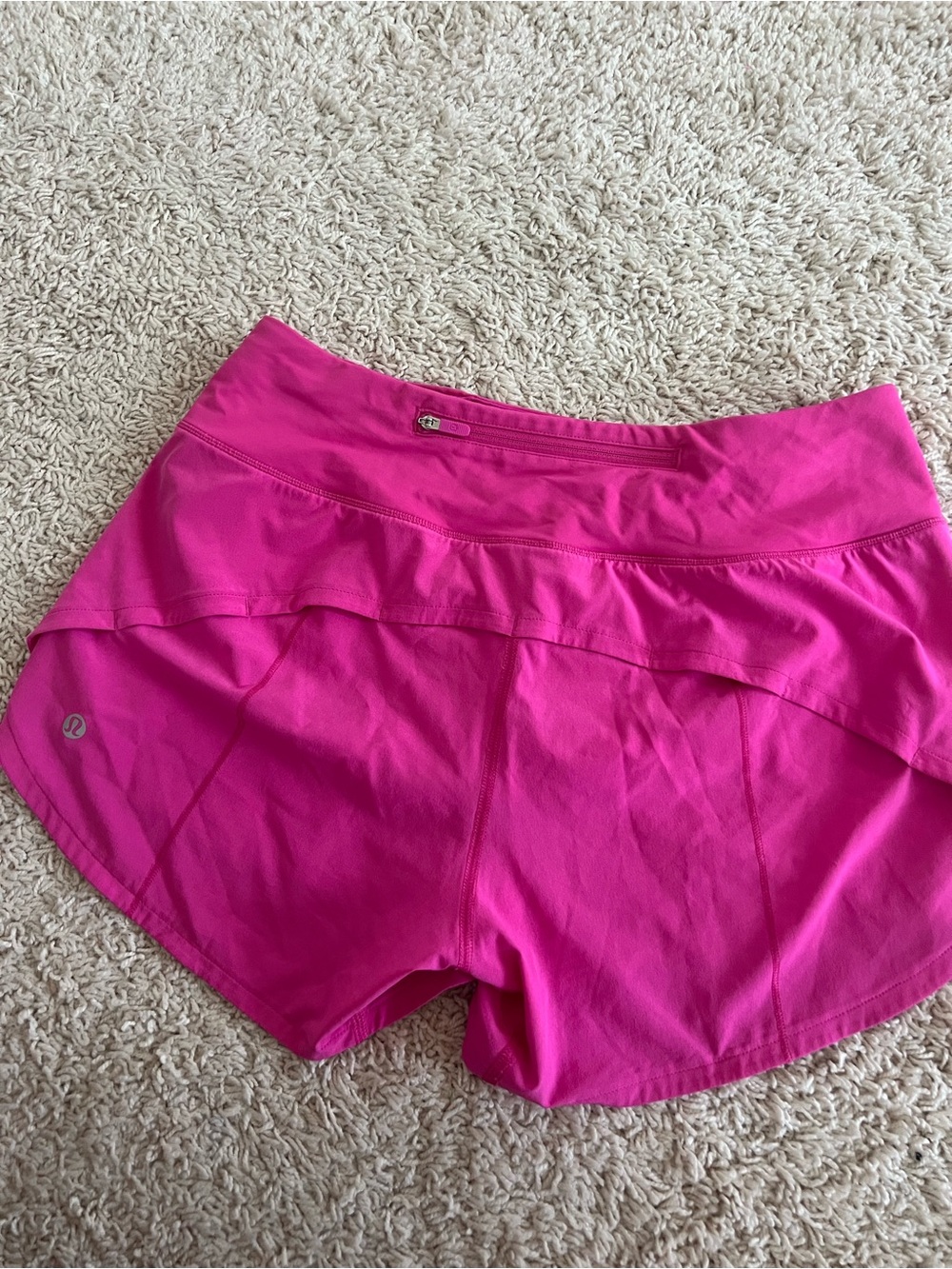 Women’s Lululemon speed up short 2.5 inch high rise - Picture 2 of 3